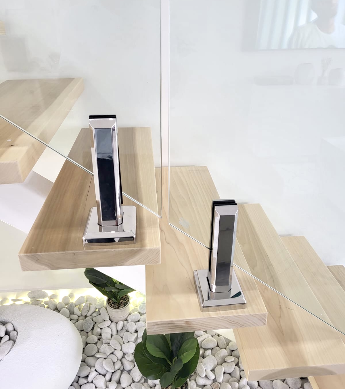 15F14668-D763-4366-802D-89085667802E_1_201_a